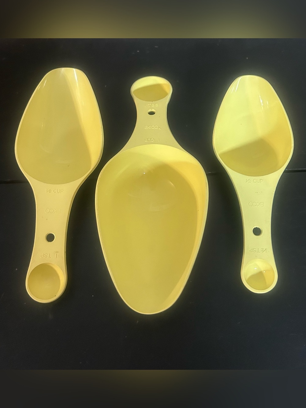 Set of 3 Yellow Plastic Measuring Scoops